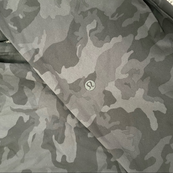 Lululemon On the Fly 7/8 Pant (Camo black) - Picture 2 of 6